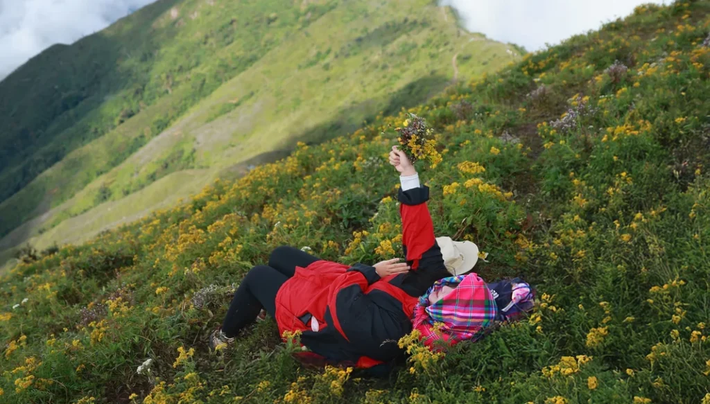 Trekking Tà Chì Nhù Tháng 9: Hoa Chi Pâu Đẹp Nhưng Không Dễ